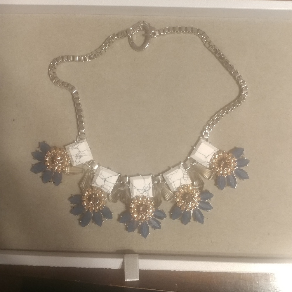 Statement necklace - Picture 3 of 7